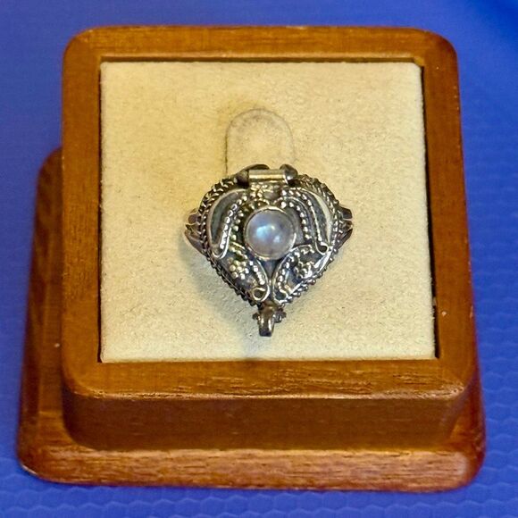 Round Moonstone Gemstone Poison Locket Box Heart Ring Sterling Silver Sz 8 New - Picture 2 of 7